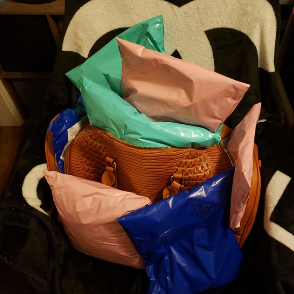 Meet your Posher, Meg 💘 - Picture 3 of 4